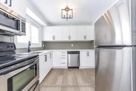4 Hardcastle Court Brampton ON L6S 2A9