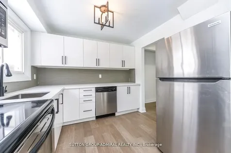 4 Hardcastle Court Brampton ON L6S 2A9