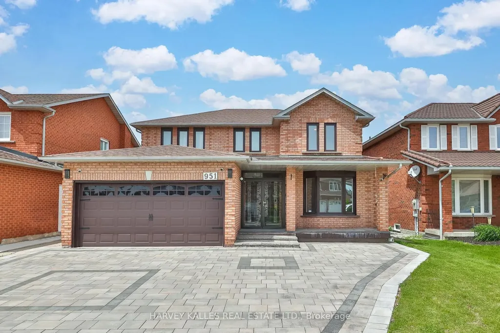 951 White Clover Way Mississauga ON L5V 1E7