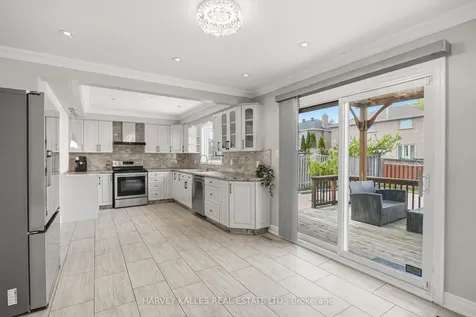 951 White Clover Way Mississauga ON L5V 1E7