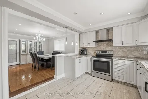 951 White Clover Way Mississauga ON L5V 1E7