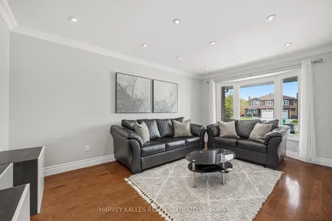 951 White Clover Way Mississauga ON L5V 1E7