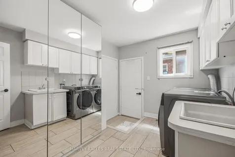 951 White Clover Way Mississauga ON L5V 1E7