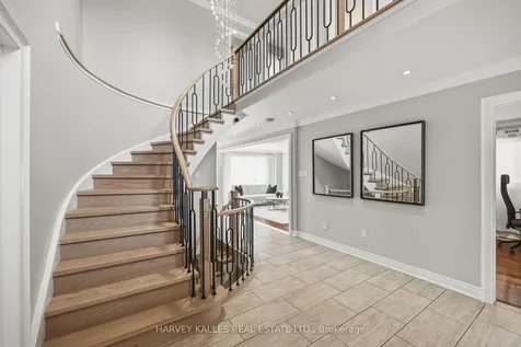 951 White Clover Way Mississauga ON L5V 1E7