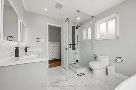 951 White Clover Way Mississauga ON L5V 1E7