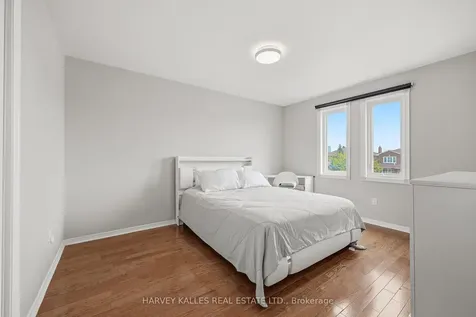 951 White Clover Way Mississauga ON L5V 1E7