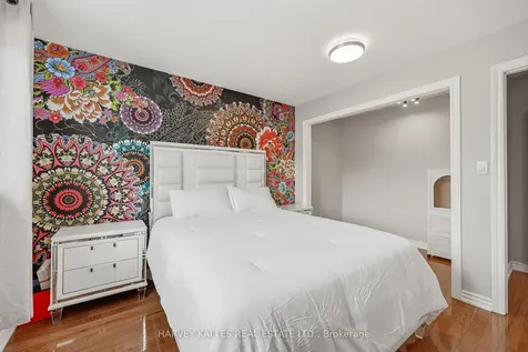 951 White Clover Way Mississauga ON L5V 1E7