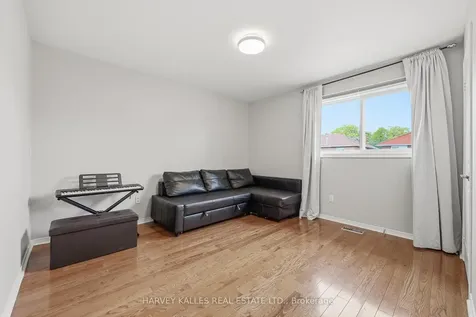 951 White Clover Way Mississauga ON L5V 1E7