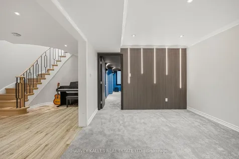 951 White Clover Way Mississauga ON L5V 1E7