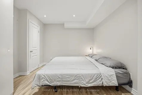 951 White Clover Way Mississauga ON L5V 1E7