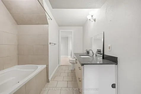 951 White Clover Way Mississauga ON L5V 1E7