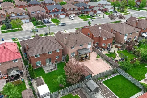 951 White Clover Way Mississauga ON L5V 1E7