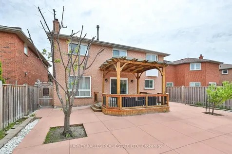 951 White Clover Way Mississauga ON L5V 1E7