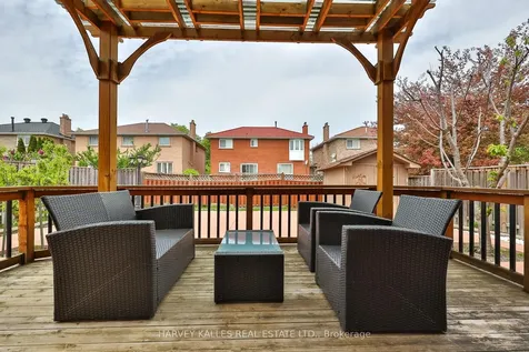 951 White Clover Way Mississauga ON L5V 1E7