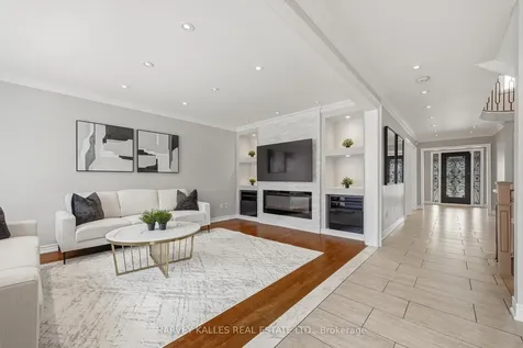 951 White Clover Way Mississauga ON L5V 1E7