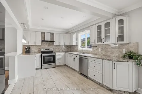 951 White Clover Way Mississauga ON L5V 1E7