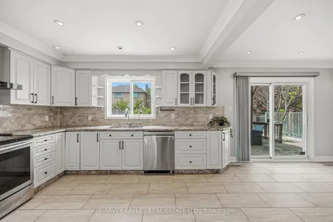 951 White Clover Way Mississauga ON L5V 1E7