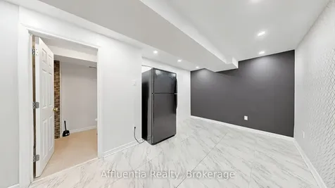 5714 Jenvic Grove Mississauga ON L5M 7B4