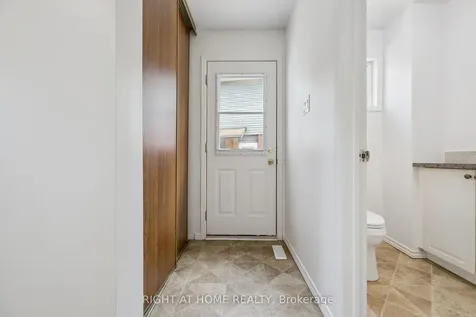 2432 Malcolm Crescent Burlington ON L7P 3Y4