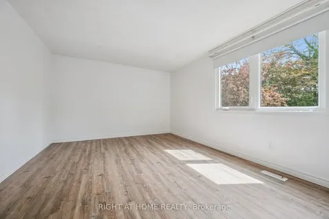 2432 Malcolm Crescent Burlington ON L7P 3Y4