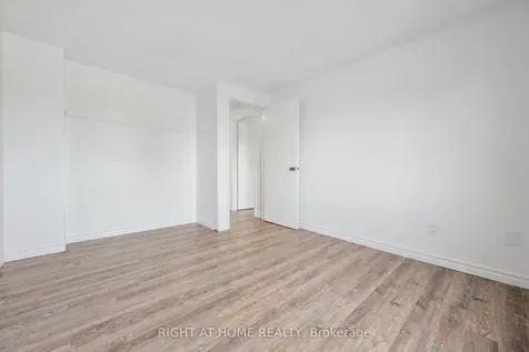 2432 Malcolm Crescent Burlington ON L7P 3Y4