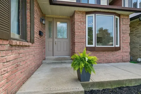 2432 Malcolm Crescent Burlington ON L7P 3Y4