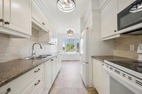 2432 Malcolm Crescent Burlington ON L7P 3Y4