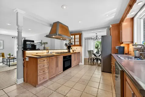 38 Laurelcrest Street Brampton ON L6S 2R4