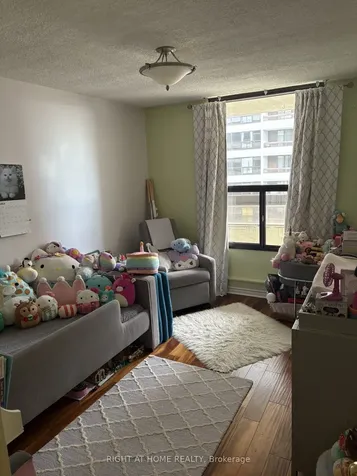 80 Quebec Avenue Toronto ON M6P 4B7
