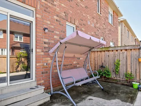 22 Pentonville Road Brampton ON L6R 3R9