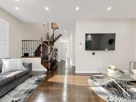 22 Pentonville Road Brampton ON L6R 3R9