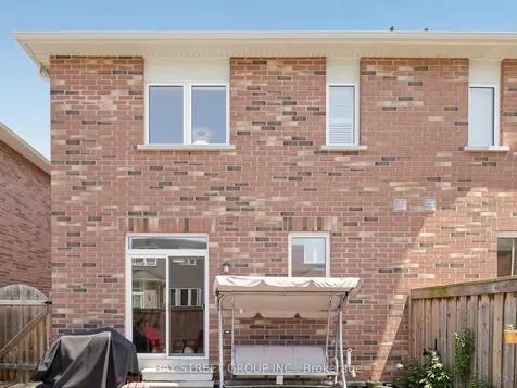 22 Pentonville Road Brampton ON L6R 3R9