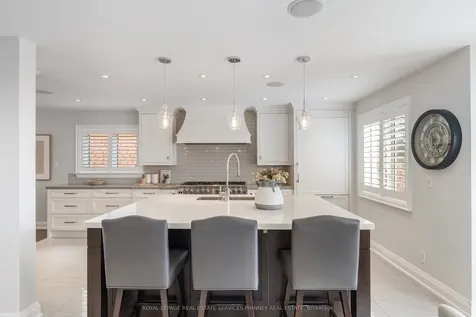 2400 Eden Valley Drive Oakville ON L6H 6K9