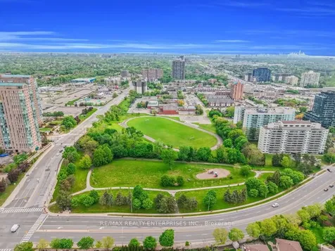 145 Hillcrest Avenue Mississauga ON L5B 3Z1