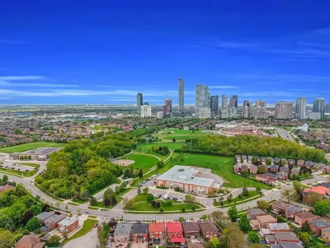 145 Hillcrest Avenue Mississauga ON L5B 3Z1