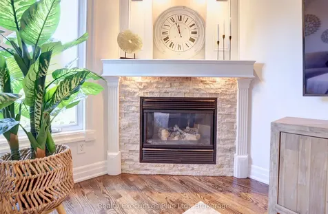 2009 Erika Court Oakville ON L6M 4R4