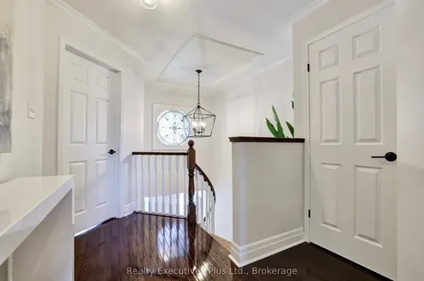 2009 Erika Court Oakville ON L6M 4R4