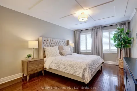 2009 Erika Court Oakville ON L6M 4R4