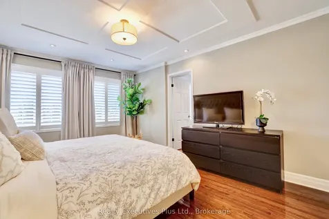 2009 Erika Court Oakville ON L6M 4R4