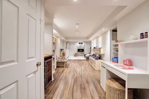 2009 Erika Court Oakville ON L6M 4R4
