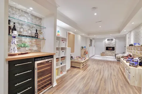 2009 Erika Court Oakville ON L6M 4R4