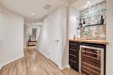 2009 Erika Court Oakville ON L6M 4R4