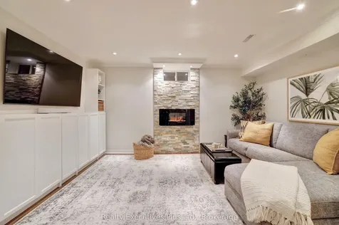 2009 Erika Court Oakville ON L6M 4R4