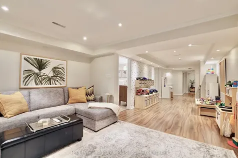 2009 Erika Court Oakville ON L6M 4R4