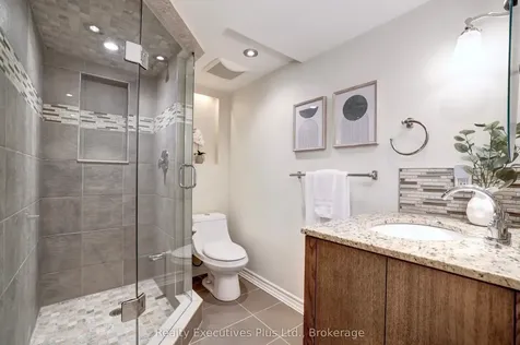 2009 Erika Court Oakville ON L6M 4R4