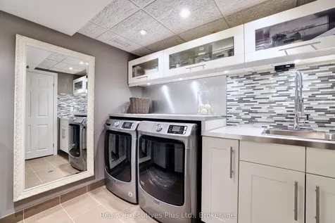 2009 Erika Court Oakville ON L6M 4R4