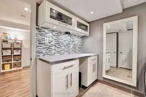 2009 Erika Court Oakville ON L6M 4R4