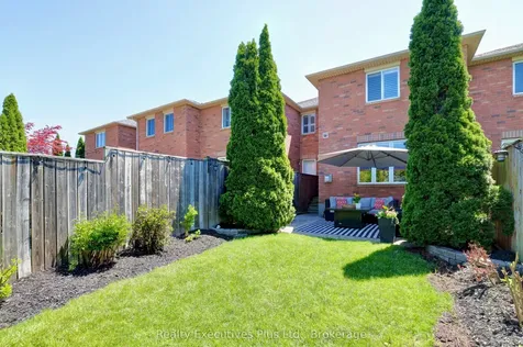 2009 Erika Court Oakville ON L6M 4R4