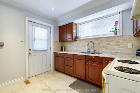 2 George Anderson Court Toronto ON M6M 2Z4