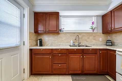 2 George Anderson Court Toronto ON M6M 2Z4